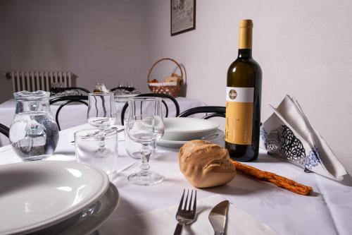 a bottle of wine sitting on top of a table at Agriturismo Le 4 Rose in Vescovana