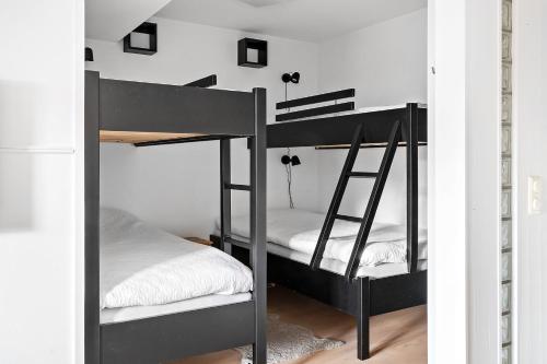 Katil dua tingkat atau katil-katil dua tingkat dalam bilik di Åre Travel - Åre Fjällbyn