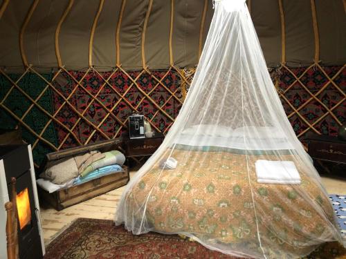 Gallery image of Romantic Yurt in Nature Reserve with Jacuzzi in Anversa degli Abruzzi