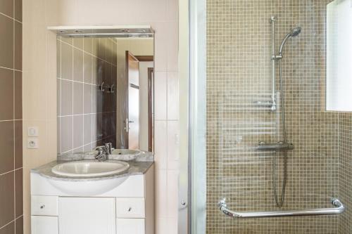 a bathroom with a sink and a shower at Villa confortable pour 6, St Hilaire-de-Riez in Les Bussolleries