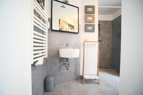 Gambar di galeri bagi Ferienwohnung Kajüte am Borbyer Kurpark von Eckernförde di Eckernförde