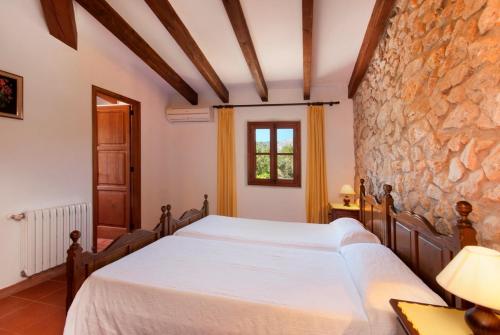 Giường trong phòng chung tại Villa Cal Apostol