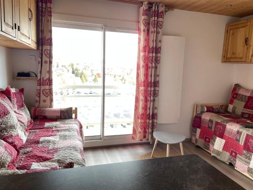 En eller flere senge i et værelse på residence les Ravieres 1