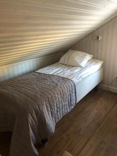 Säng eller sängar i ett rum på Gävle Järvsta