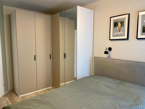 a bedroom with a bed and a mirror at Uroczy Apartament 38 m2 Tychy, Śląskie Ogrody in Tychy