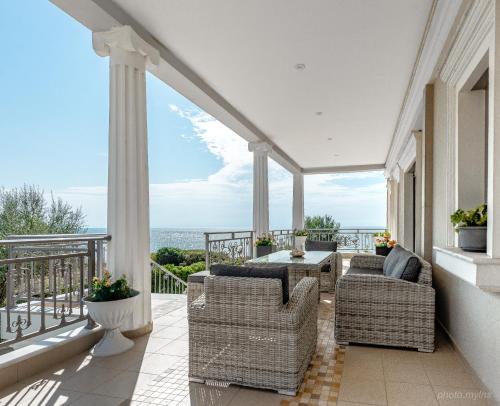 Μπαλκόνι ή βεράντα στο Villa Alexandros