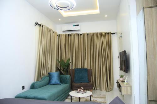 Fotografie z fotogalerie ubytování Cosy 2-Bedroom Apartment With Superfast Wifi and 24x7 Security and Electricity v destinaci Lekki