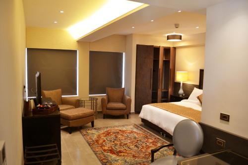 Posezení v ubytování Ambassador, a Boutique Hotel