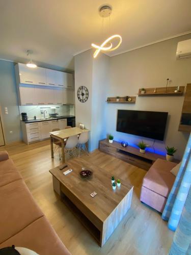 Luxury suite 10’ from the center