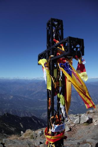 a cross on the top of a mountain at Pavillon Clara Flor in Prades