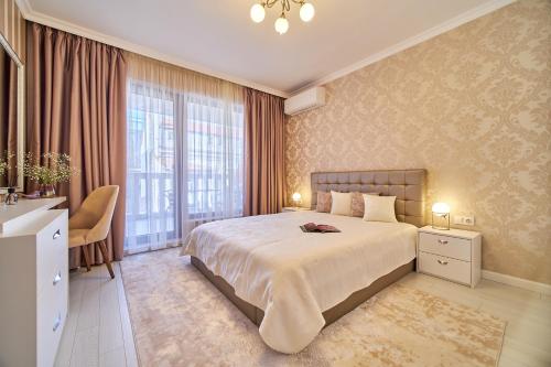 Säng eller sängar i ett rum på Premium center apartment in Grand Karavel