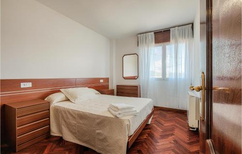 Postel nebo postele na pokoji v ubytování 2 Bedroom Gorgeous Apartment In Corcubin