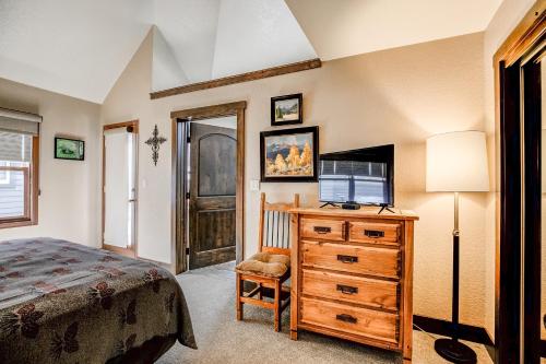 a bedroom with a bed and a tv on a dresser at Wendall Square Condo Great Breck Location in Breckenridge
