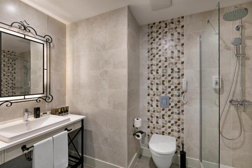 Ένα μπάνιο στο Limak Cyprus Deluxe Hotel