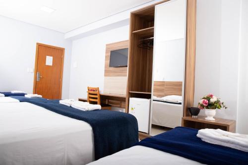 Postel nebo postele na pokoji v ubytování Hotel Araguaia