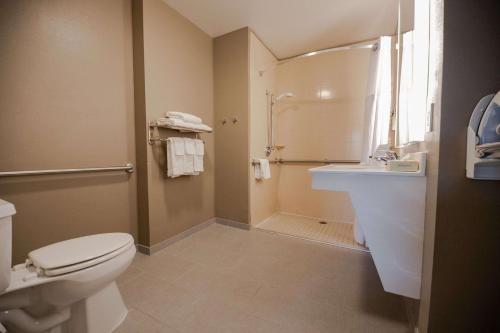 Kupatilo u objektu Sonesta ES Suites Chatsworth