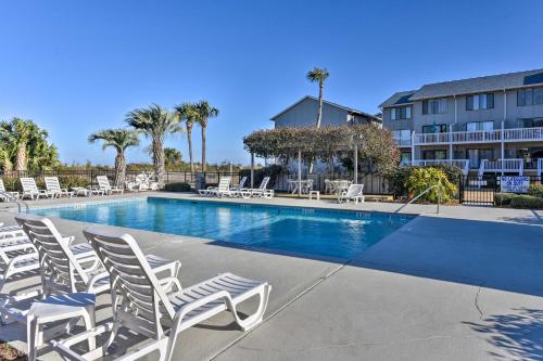 Πισίνα στο ή κοντά στο Relaxing Harbor Island Condo Walk to the Beach!