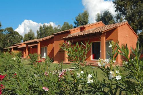 Spacious Corsica Stay for 8 near Beach