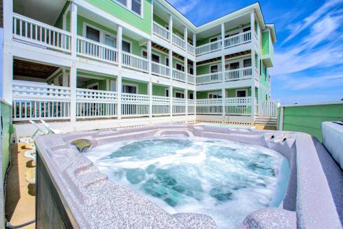 Tropical Wave 227 – Photos 2