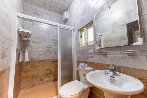 a bathroom with a toilet and a sink and a shower at ToRtoisEE in Gongguan