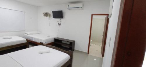 Kamar mandi di Hotel Tamaca Real