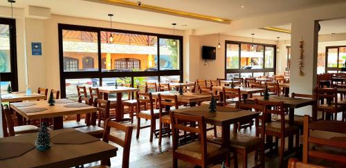 ホテル ポサダ パラダイスにあるレストランまたは飲食店