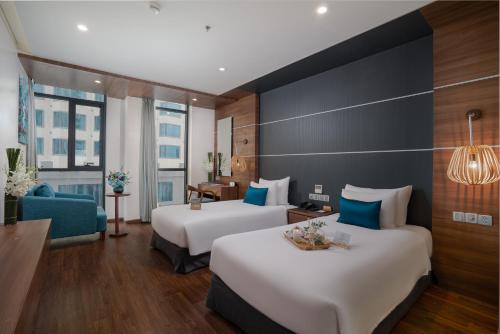 Ένα ή περισσότερα κρεβάτια σε δωμάτιο στο HAIAN Beach Hotel & Spa