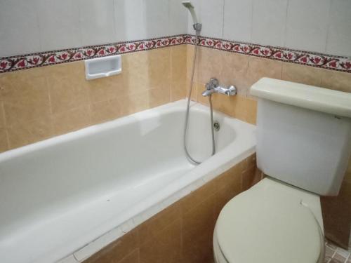 Bilik mandi di DATON HOUSE near Bali Zoo Ubud Mitra RedDoorz