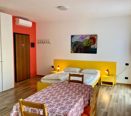 A bed or beds in a room at Bikeapartments Appartamenti Laura & Jasmin