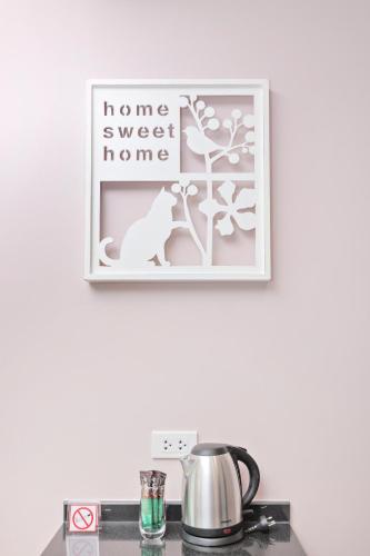 a picture of a cat on a wall above a stove at Rain Cha Am - Hua Hin by J&P in Cha Am