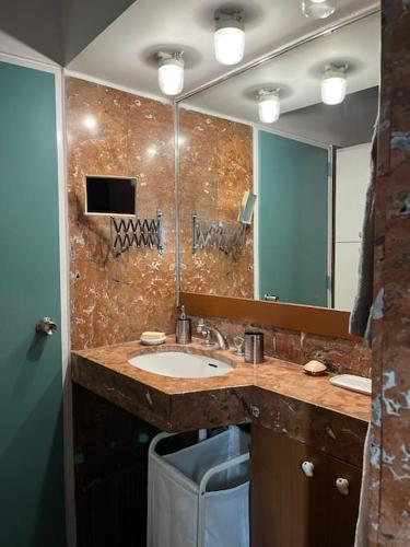 So Athens - Luminous duplex apt in Plaka, Acropolis views