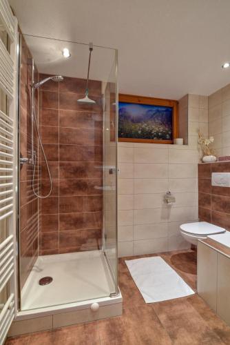 a bathroom with a shower and a toilet and a sink at Ferienhaus Gundolf Peter in Wenns