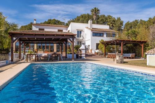 Casa Rosalia by Aguilarent