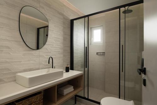 a bathroom with a sink and a mirror at Casa delle Palme in Rethymno Town
