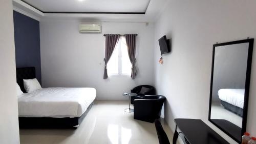 A bed or beds in a room at Hotel Aqiilah Syariah