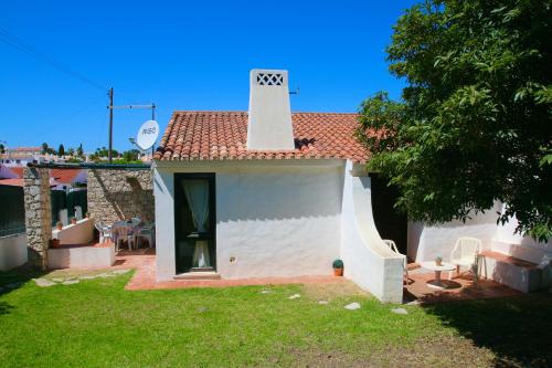 Villa Jacaranda - 550m from the beach - Free WIFI - By Bedzy