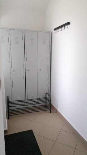 a row of lockers in a room with a wall at Omega Szigetszentmiklós in Szigetszentmiklós