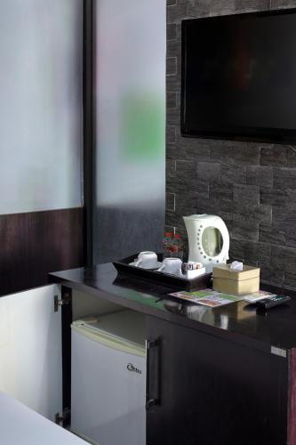 Negara Hotel - CHSE Certifiedにあるテレビまたはエンターテインメントセンター