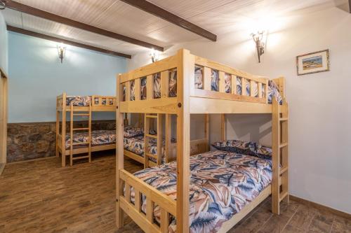 Poschodová posteľ alebo postele v izbe v ubytovaní Cortijo las Caballerizas