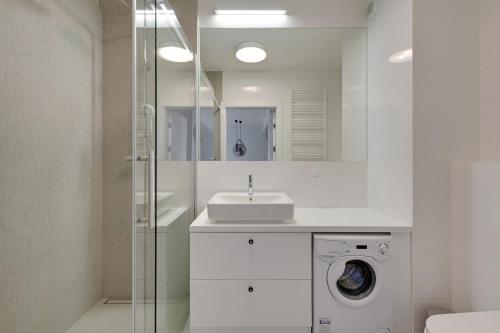 Vannas istaba naktsmītnē Comfort Apartments Grano Residence