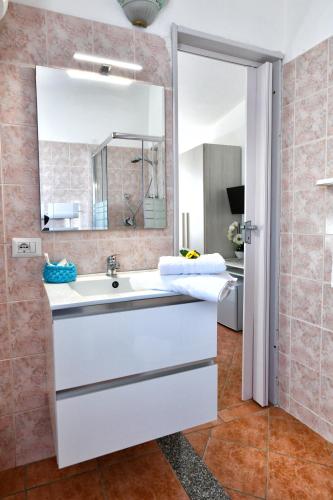 a bathroom with a white sink and a mirror at Casa Basilia in San Teodoro