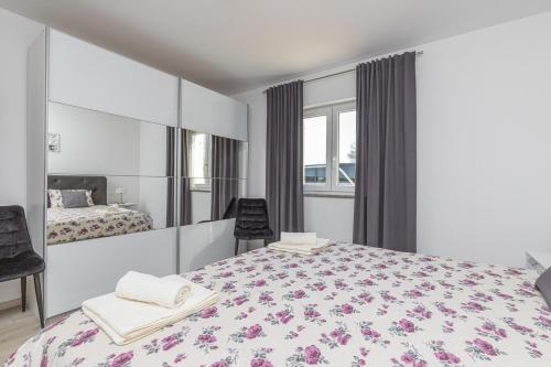 Posteľ alebo postele v izbe v ubytovaní Holiday House Sunrise