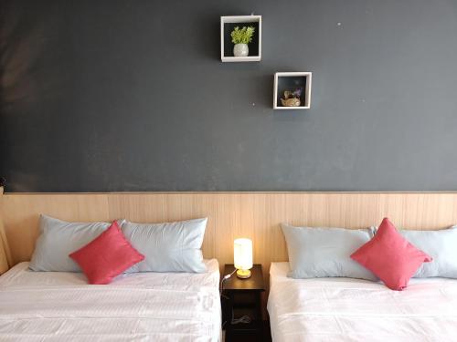 Ένα ή περισσότερα κρεβάτια σε δωμάτιο στο cozy seaview 5 studio apartment