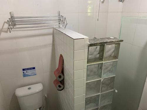Ein Badezimmer in der Unterkunft Rio Natureza apart 112