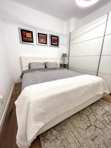 a white bedroom with a large bed in a room at Hot Spot - Premium Loft - Sanador Victoriei in Bucharest