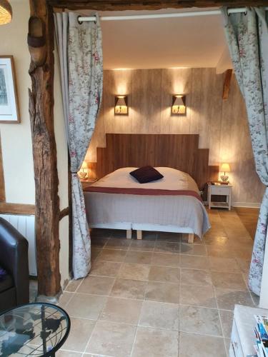 a bedroom with a bed in a room at L'Escapade in Foulbec
