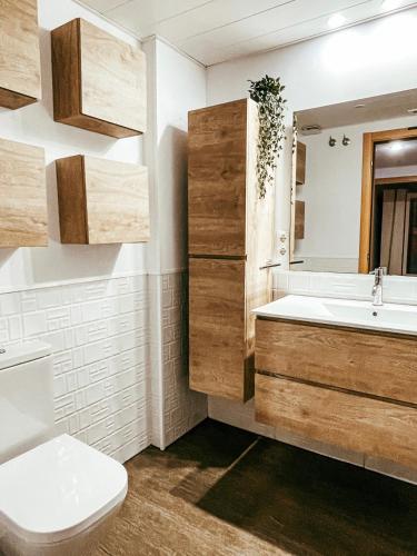 a bathroom with a sink and a toilet at Sunset Deluxe con jacuzzi, piscina y barbacoa in Calafell