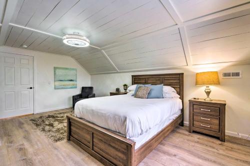 Katil atau katil-katil dalam bilik di Hilltop Home Inside of Apple Valley!