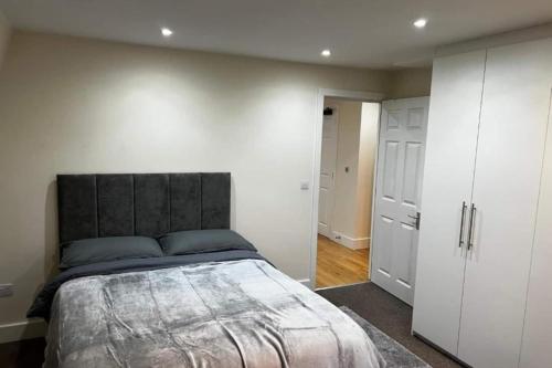Cosy 3 Bedroom Apartment Next to the Emirates