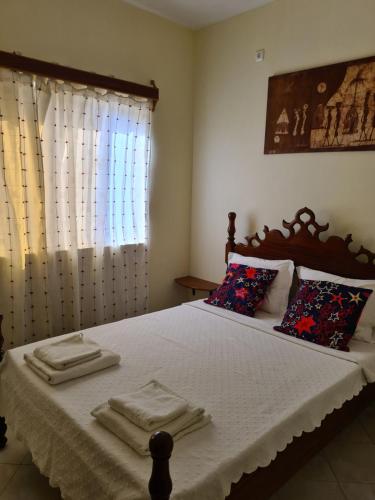 a bedroom with a bed with towels on it at Djarfogo house in S&atilde;o Filipe